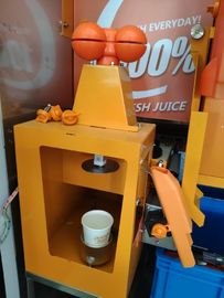Wifi Coins Bank Notes Payment Orange Juice Vending Machine With Big Glass Window